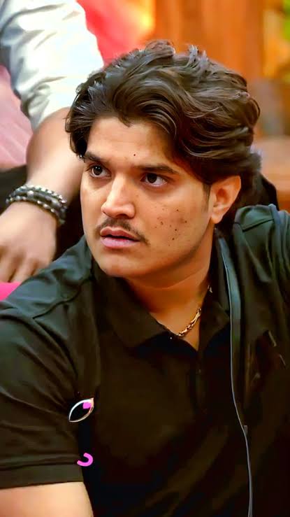 _rajkumar14's tweet image. Even when things get messy, HEART WINNER MRIDUL stays graceful.