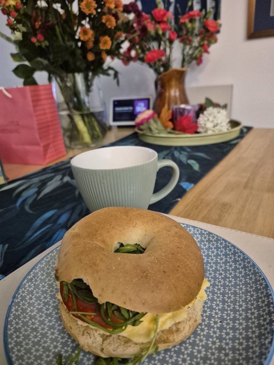 Happy weekend! This is how I roll. HIIT at 8.15am and a lovely breakfast x 😋 #reset #Resilience