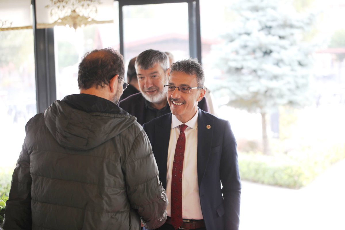 SenolDincCc's tweet photo. Sakarya Düşünce ve Dayanışma Platformu Başkanı Hasan Demir ve yönetim kurulu üyeleri ile Erenler’imizde buluştuk.

İlçemizi ve şehrimizi konuştuğumuz güzel buluşmadan memnuniyet duydum.

Birlik ve beraberliğimiz daim olsun inşallah. https://t.co/zNXghRMns2