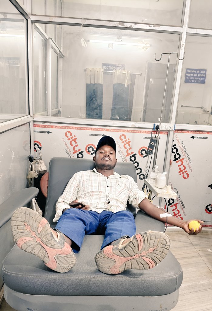 SevaKoderma's tweet image. #Blood #Donors bring #Sunshine. #Rakhtveer member #Gautam singh ji donated #1st time's AB+  blood in #Sadar Hospital Koderma  for a critical #anemic patient #Pinki Devi .Hat's off to You.🩸
@hydblooddonors
@BloodDonorsIn
@dckoderma 
@AjitPawarSpeaks
@DrRadhaJi