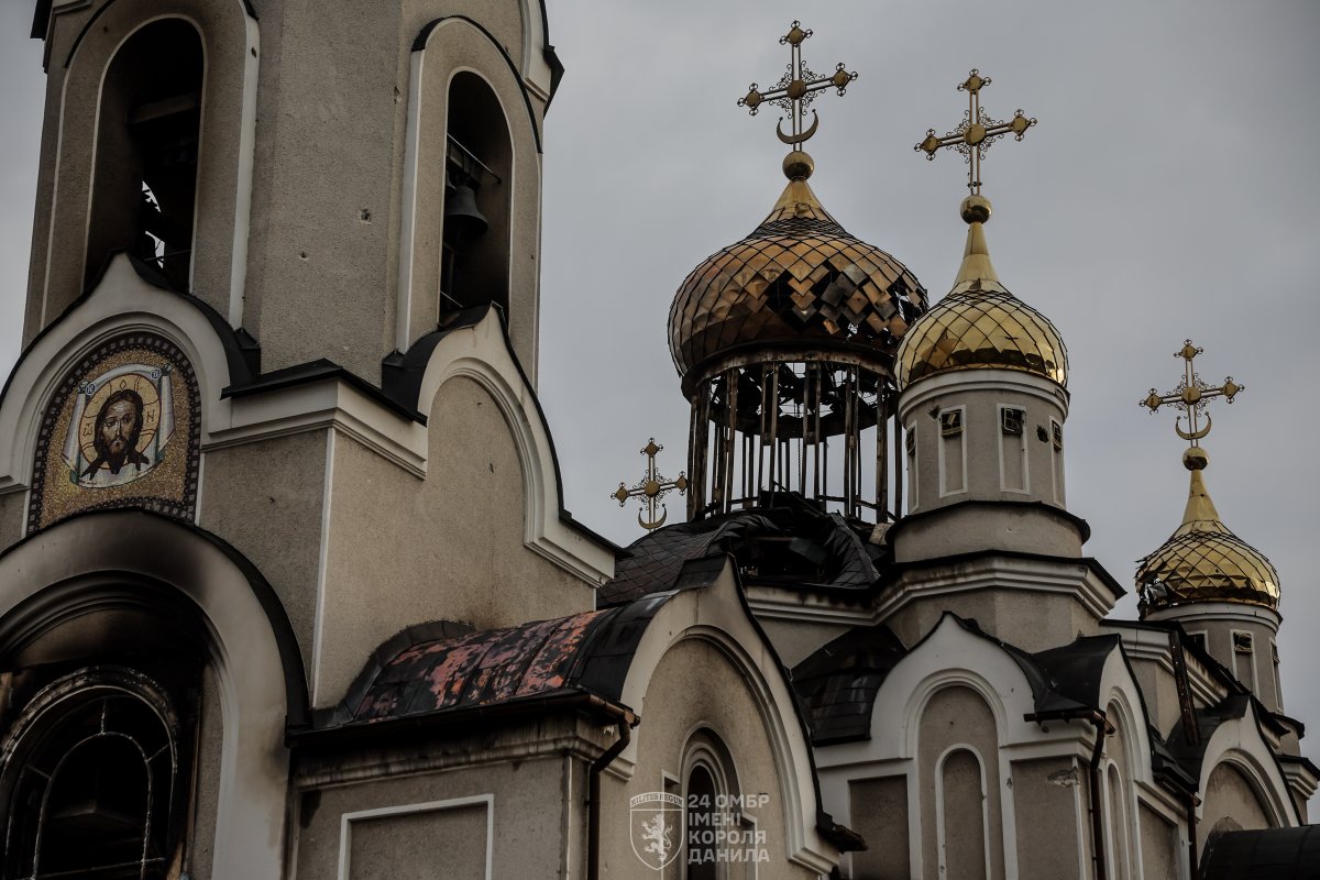 24th_brigade's tweet image. Костянтинівка. Ще одне розбите росіянами місто.
Окупанти руйнують його кожної години. Бʼють артилерією, дронами та авіабомбами. Без розбору.
