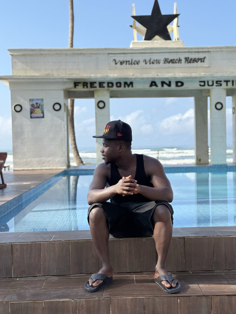 Poolside confidence with a touch of Ghana pride 🇬🇭. This is Nzema ❤️#Veniceview