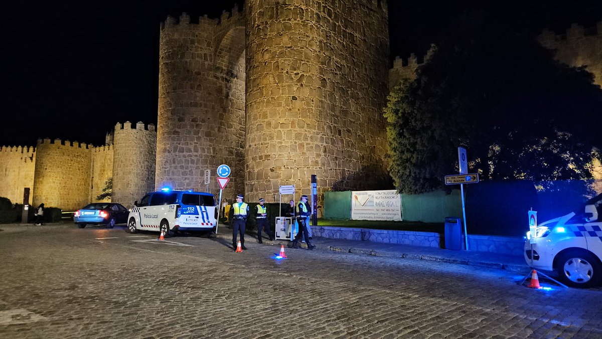 poravilaes's tweet image. Con #PolicíaLocalAv y FEBE hemos realizado una campaña de sensibilización con jóvenes, a los que hemos premiado por ir al volante con 0 alcohol.