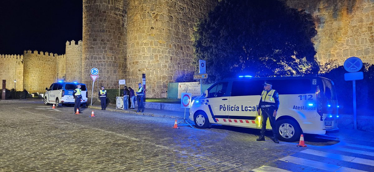 poravilaes's tweet image. Con #PolicíaLocalAv y FEBE hemos realizado una campaña de sensibilización con jóvenes, a los que hemos premiado por ir al volante con 0 alcohol.