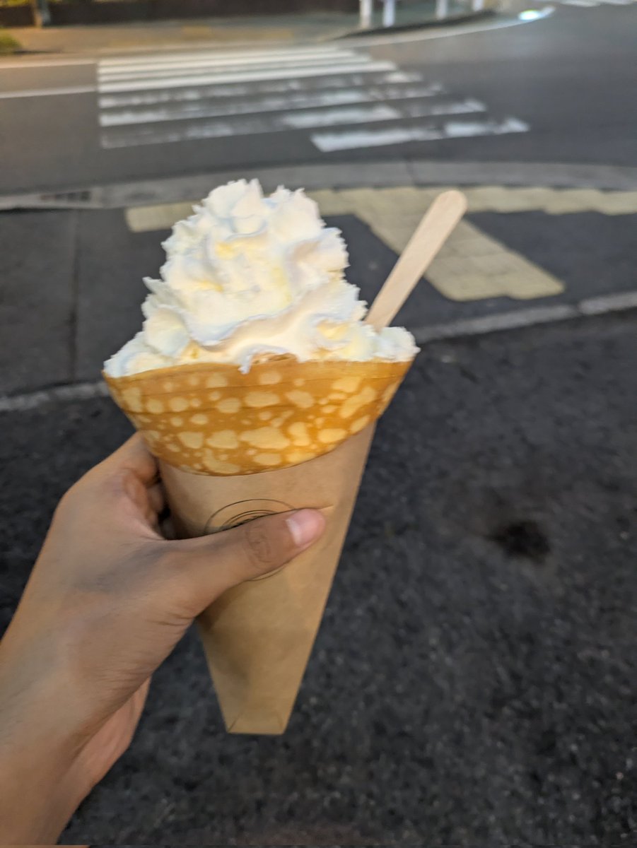 sakura_daten's tweet image. 生クリームクレープクリーム増量というクソガキでもやらんムーブをかます激キショ大学生