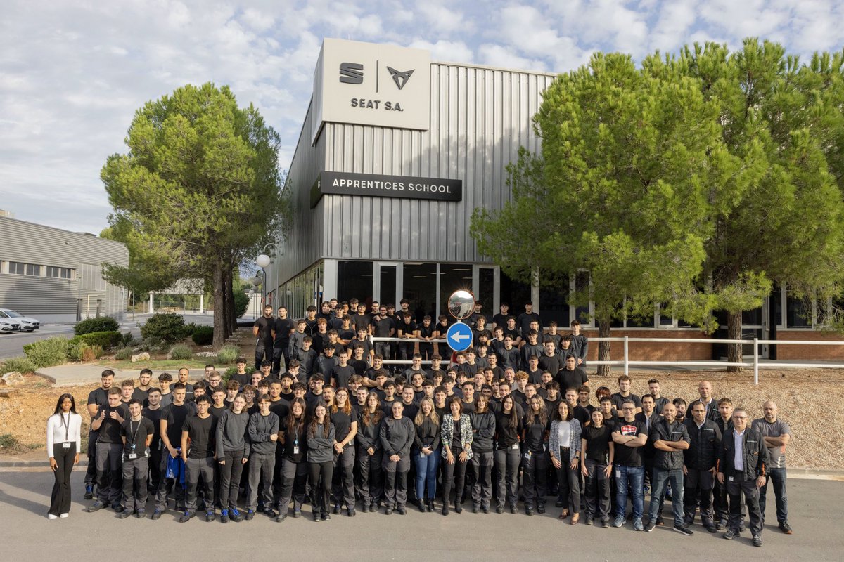 baixmotor's tweet photo. ¡#SEAT refuerza su apuesta por el talento joven con la apertura de la nueva sede de la Escuela de Aprendices! Ubicada en #Martorell, dispones de 4.400 m2 dentro del Centro Técnico de la compañía.

#SEATBaixMotor #Formación #Talento https://t.co/9K8r6Q7AGA