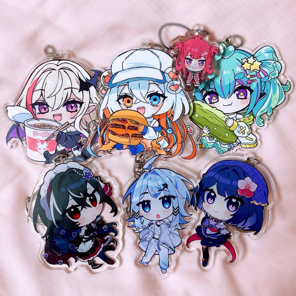 TRiGGERPH1SH's tweet image. me and my friends... hehe.... (i want to collect more)
#V4MPIRE #dohrniipilled #kanikanizawa #piapiufo #lanphilia #maefae