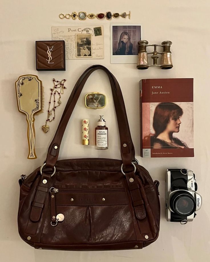 scarlettwants's tweet image. daily essentials