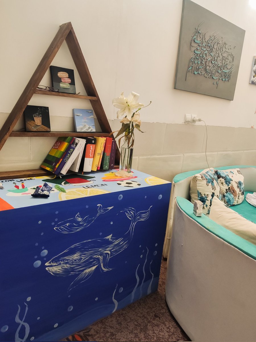 به نظر من خونه باید رنگی رنگی باشه 
سبک مینیمال برای انسان های بی روحه !