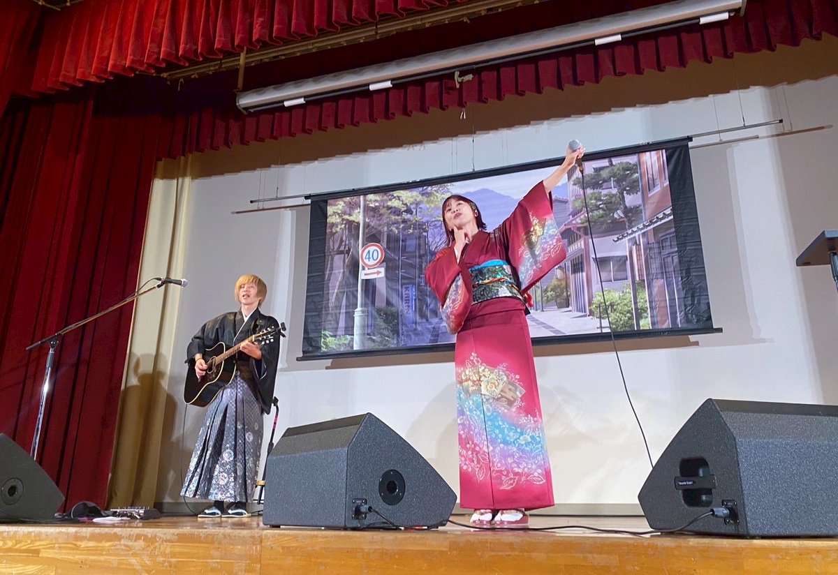 第13回湯涌ぼんぼり祭り
nano.RIPEのステージに集まってくれたみんな、ありがとうございました！
リリース後初披露の「しずく」はいかがでしたか？
このあと18:30からはいよいよ本祭スタートです！

#湯涌ぼんぼり祭り