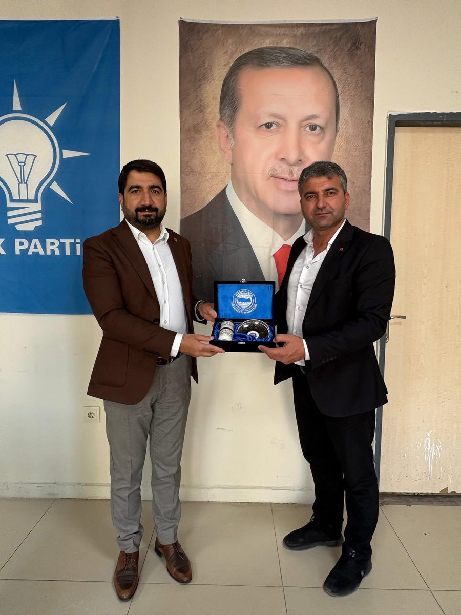 Şube Yönetim Kurulumuz, #Samsat İlçe Temsilcimiz Murat Ertan ve yönetim kurulu ile birlikte, AK Parti Samsat İlçe Başkanı Sayın Osman İdacı’ya nezaket ziyaretinde bulunduk.

Kıymetli Başkanımıza misafirperverlikleri ve nazik kabulleri için teşekkür ediyor; görevinde başarılar