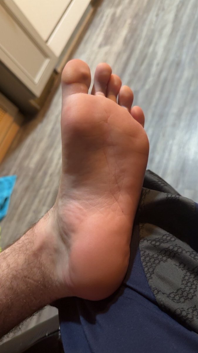 MrPrettySoles's tweet photo. Welcome to my #perfectsoles. Beautiful aren’t they? Fall in love, kiss your screens, then send that cash. You’re welcome! #perfectsoles #str8feet #sexysoles #manfeet https://t.co/s3E1zJuk3O