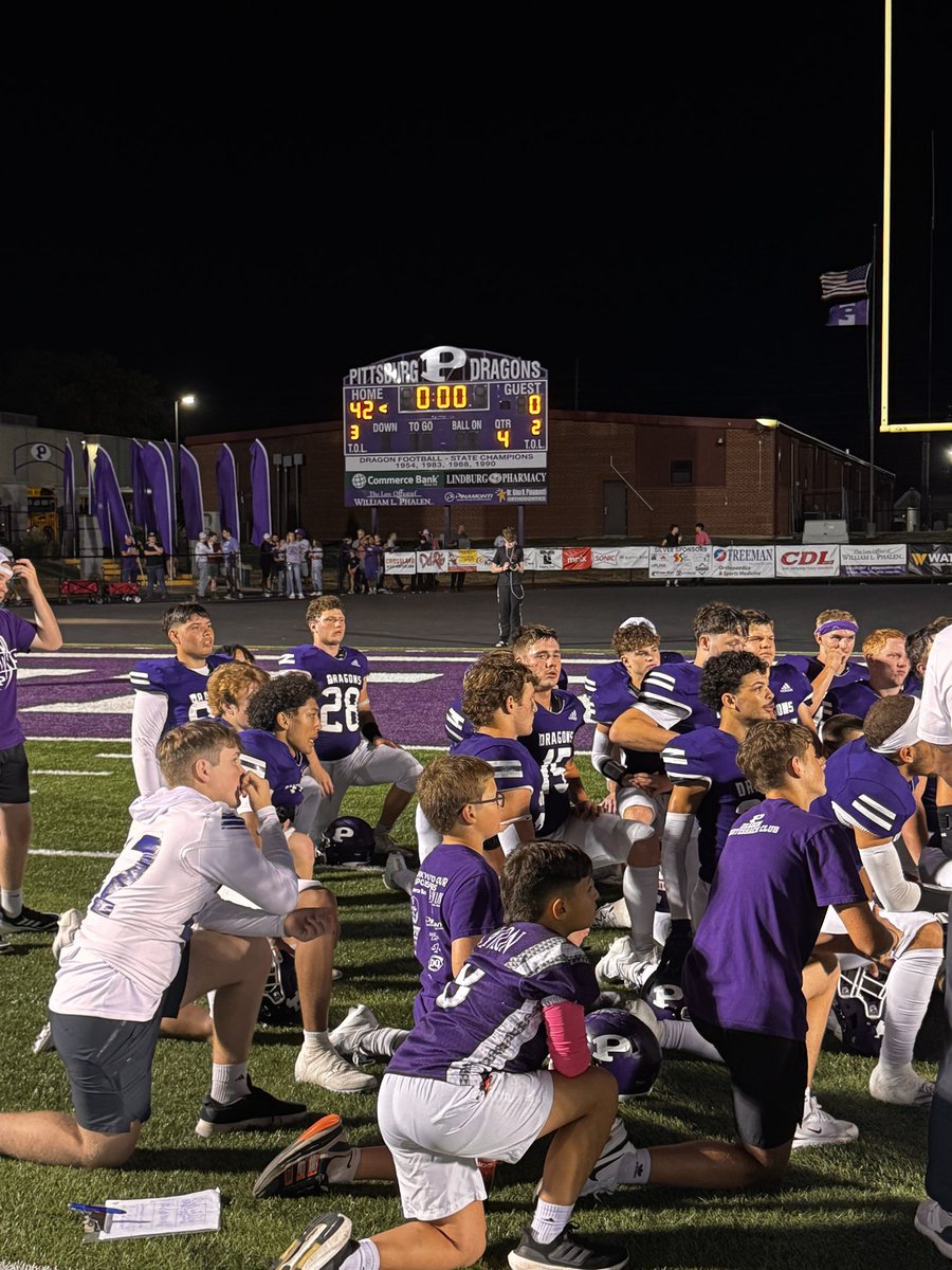 𝙏𝙖𝙡𝙚𝙣𝙩 𝙤𝙣 𝙛𝙪𝙡𝙡 𝙙𝙞𝙨𝙥𝙡𝙖𝙮 𝙩𝙤𝙣𝙞𝙜𝙝𝙩 
#SeniorNight 
W- 42-0