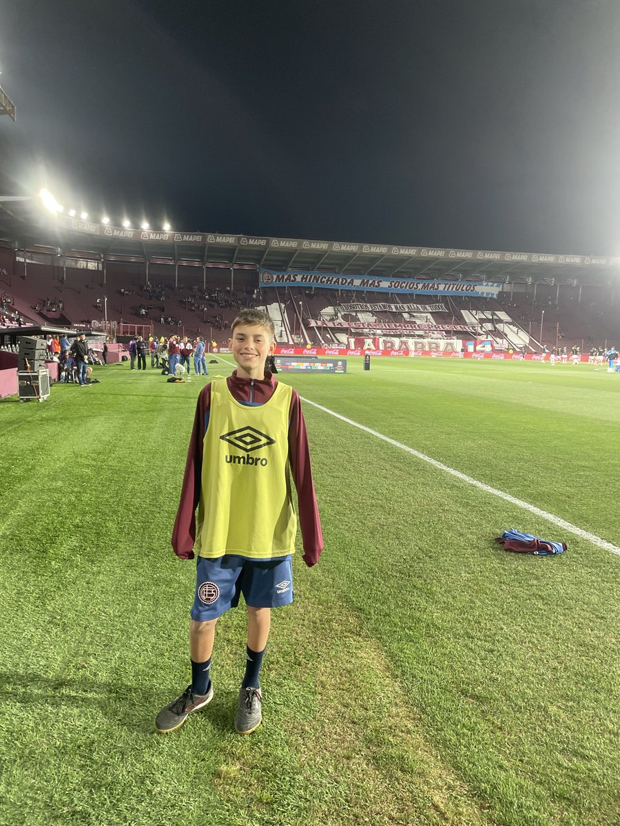 granasticker14's tweet photo. Unas de las mejores experiencias que viví en mi vida 
Muchas gracias @AcostaLautaroOK https://t.co/JC2gaHV5Mz