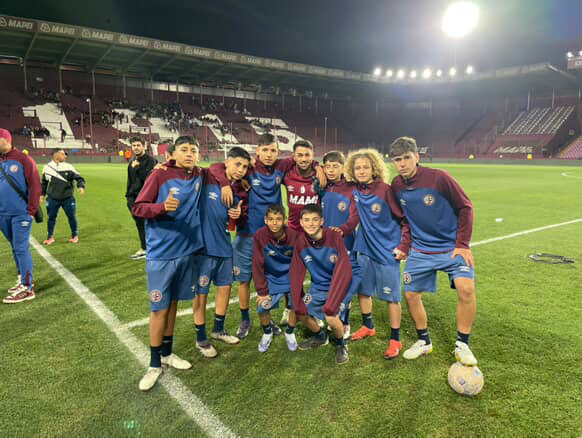 granasticker14's tweet photo. Unas de las mejores experiencias que viví en mi vida 
Muchas gracias @AcostaLautaroOK https://t.co/JC2gaHV5Mz