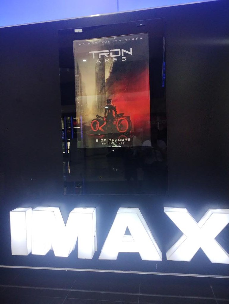 Ready for round 4. This time i brought my kid. We're ready! #TronAres