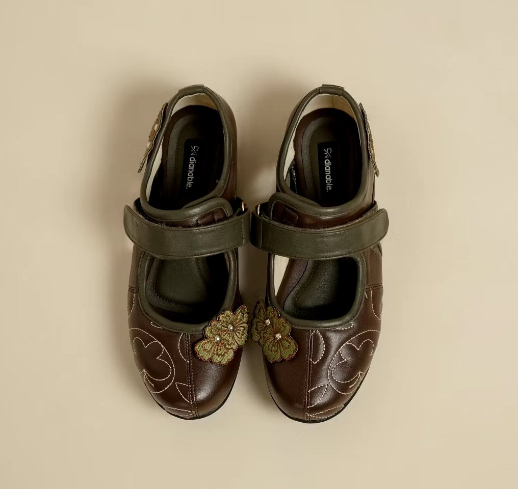 gieview's tweet image. cute footwear 

a thread