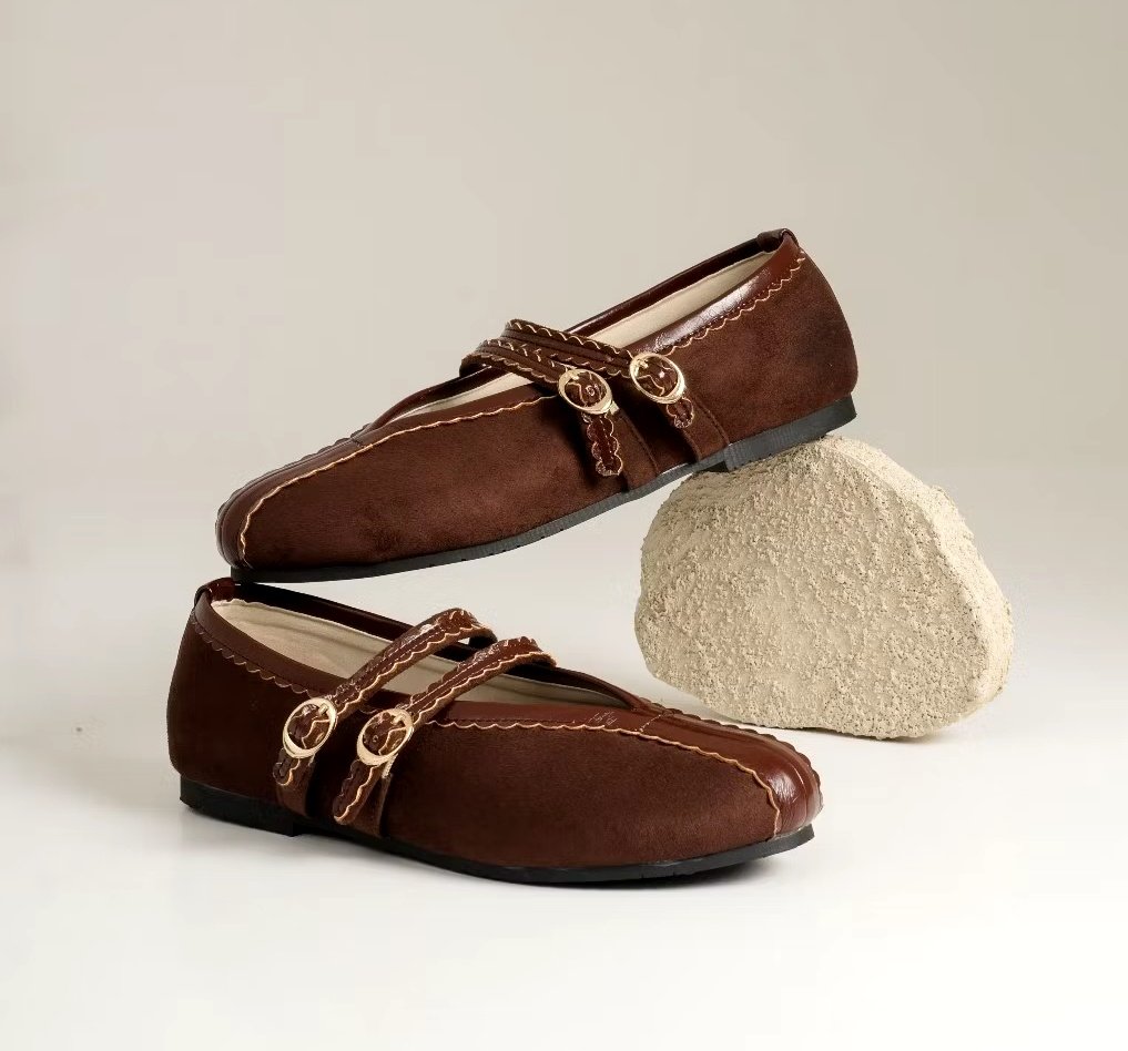 gieview's tweet image. cute footwear 

a thread