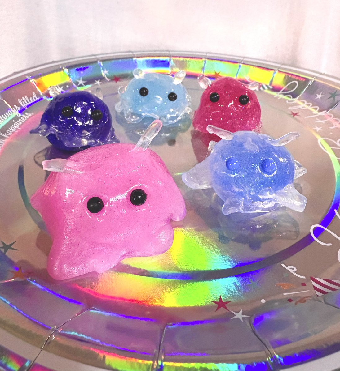 j__on2's tweet photo. 屋内ギャラリーにメンダコのような宇宙人売ってます‼️🐙

明日もやってるのでぜひ遊びに来てください‼️😸

#NZUfes2025
 #名古屋造形大学芸術祭2025 https://t.co/46CMbe5SXL