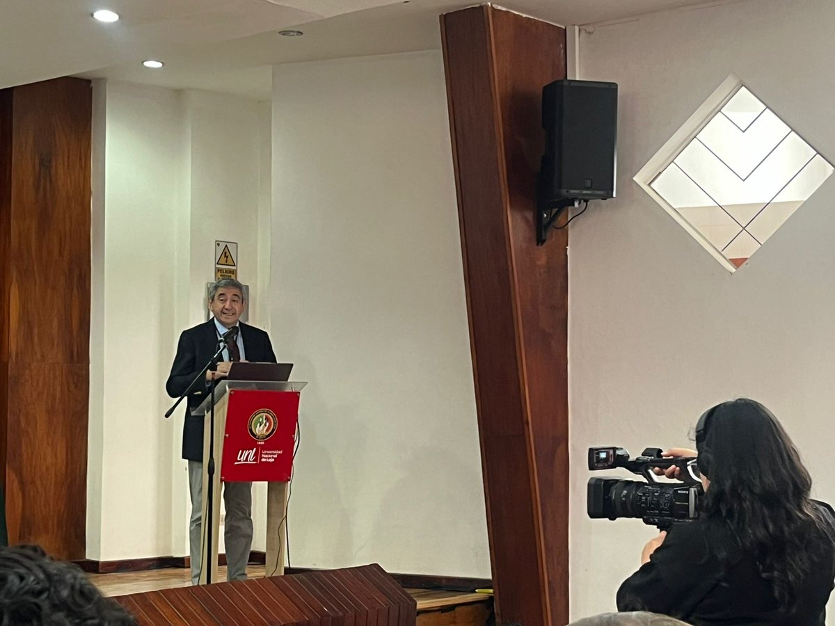 RECIR_noticias's tweet photo. Se inicio el ENACIR2025 con la conferencia magistral de Patricio Aroca, Ph.D. 🇨🇱 : “Identificando controladores políticos en la asignación de fondos públicos: un análisis econométrico espacial”.
#RECIR #CienciaRegional #Loja2025 #EconometríaEspacial #DesarrolloTerritorial https://t.co/0xnPs4CTUf