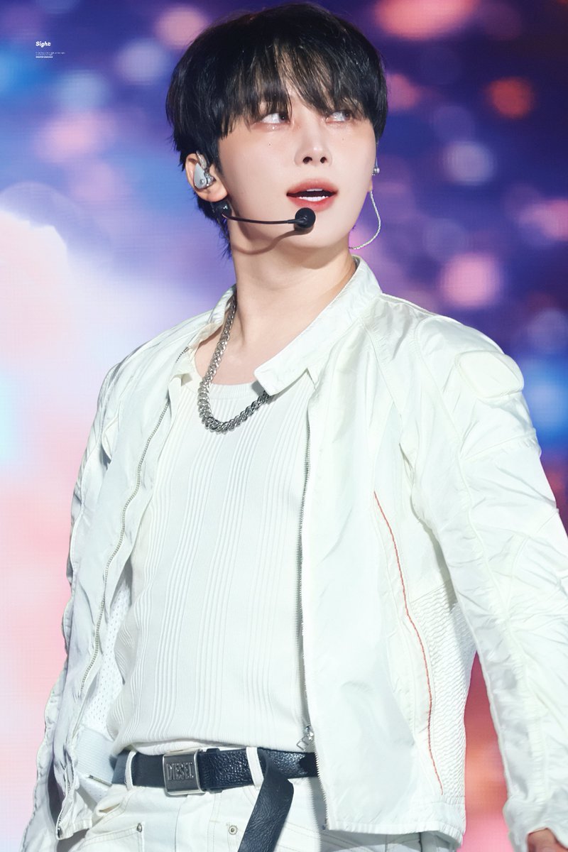 𝑠𝑖𝑔ℎ𝑡 on X: 