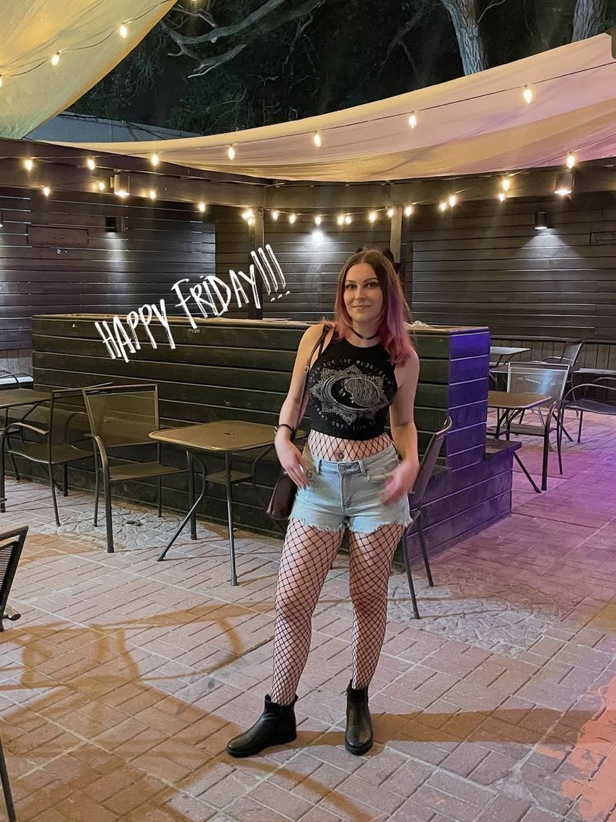 INTERNETTACTIC's tweet image. Friday night lights 🔥
Last weekend was wild at @emocarnival, Great time with my friends this one’s all about balance — chill time and a bit of grind.
What’s your vibe tonight?