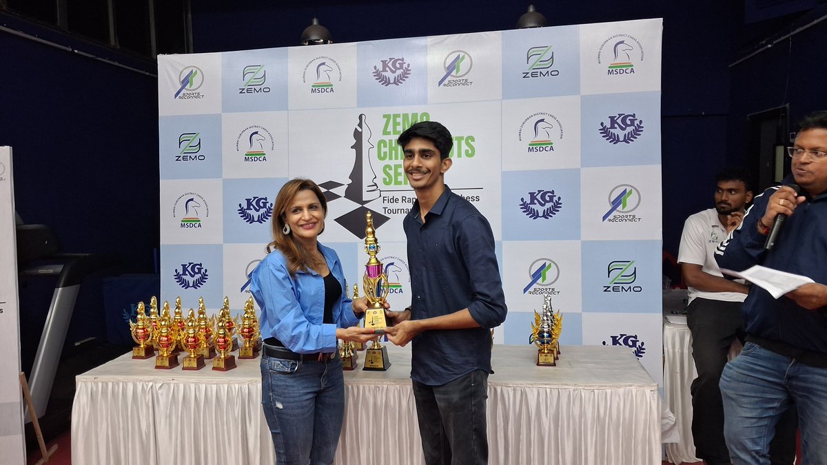 ChessbaseIndia's tweet photo. Kartavya Anadkat victorious at Zemo Chessnuts Series Rapid Rating Open 2025

Top 3
🥇Kartavya Anadkat 8/9
🥈Om Gada 8/9
🥉Sanjeev Mishra 7.5/9

📷Ravindra Potawad

#Chess #ChessBaseIndia #Zemo #Chessnuts #Mumbai #Maharashtra #India