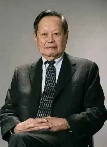 UniverseIce's tweet image. BREAKING! Yang Zhenning, the most influential physicist in the world, died at the age of 103.