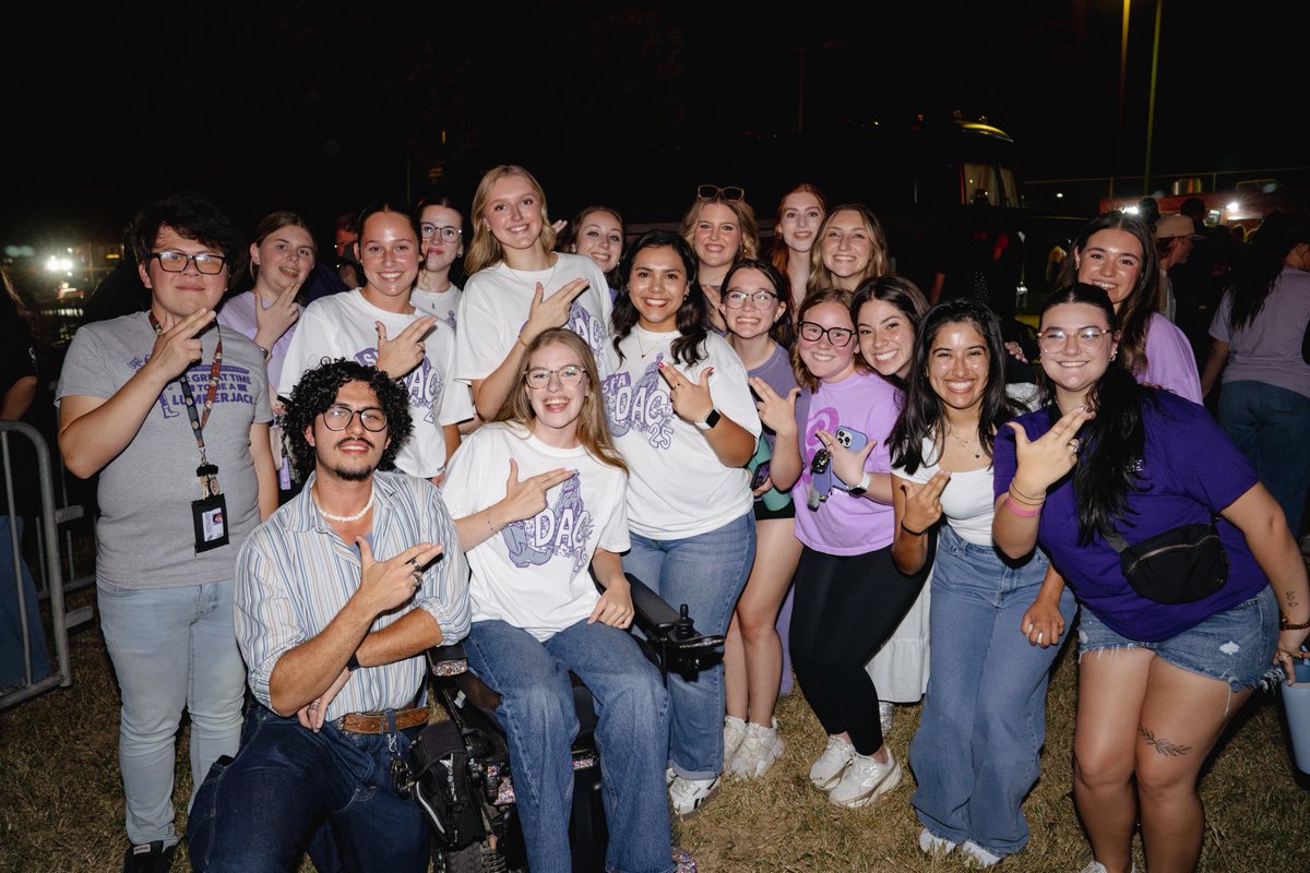 SFASU's tweet photo. Thereβs nothing like the glow of Lumberjack pride! ππ₯β¨ #SFAHomecoming #LumberjackPride #AxeEm https://t.co/chdsKJFm0S
