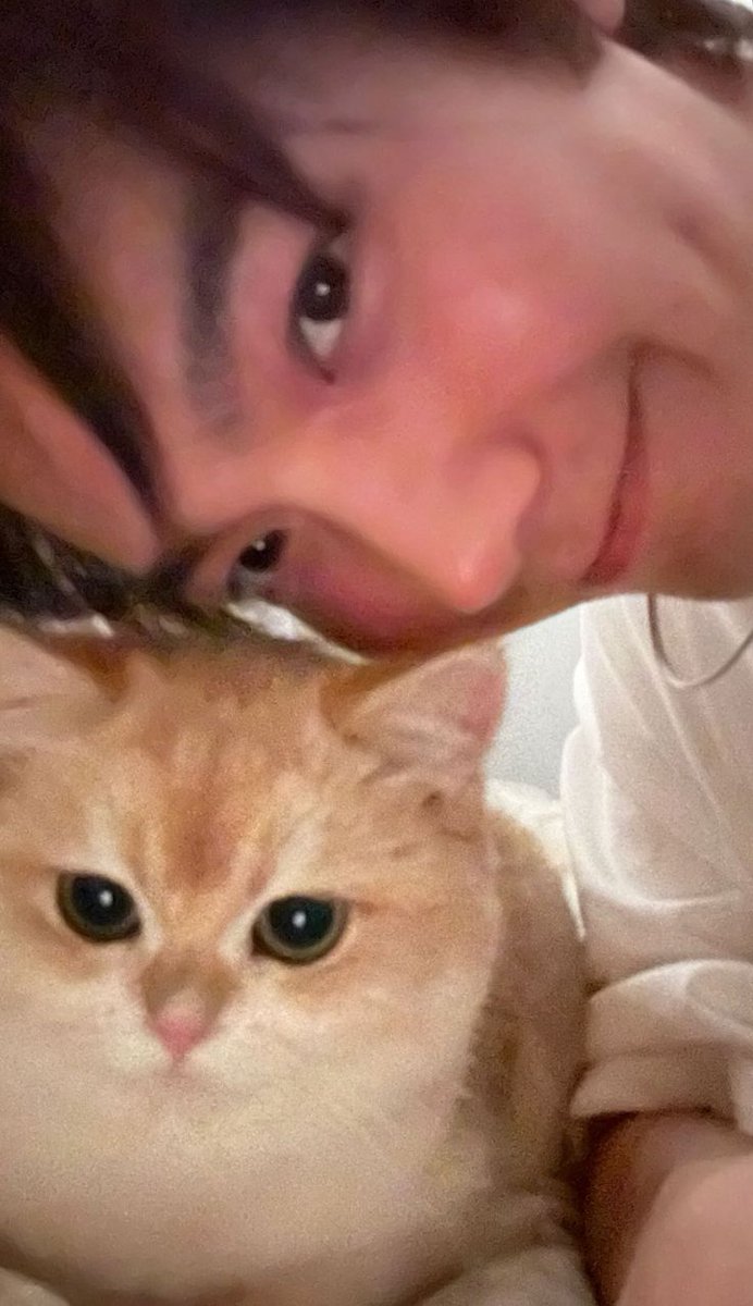 Did you use any facial cream today? 

~ I use Cicaplast Balm B5 everyday because I have sensitive skin

BUILD UP THE MOMENT
#NewtaminsxBuild
<a href="/JakeB4rever/">BIU.</a>