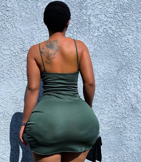 londie_london's tweet image. Back view 💚