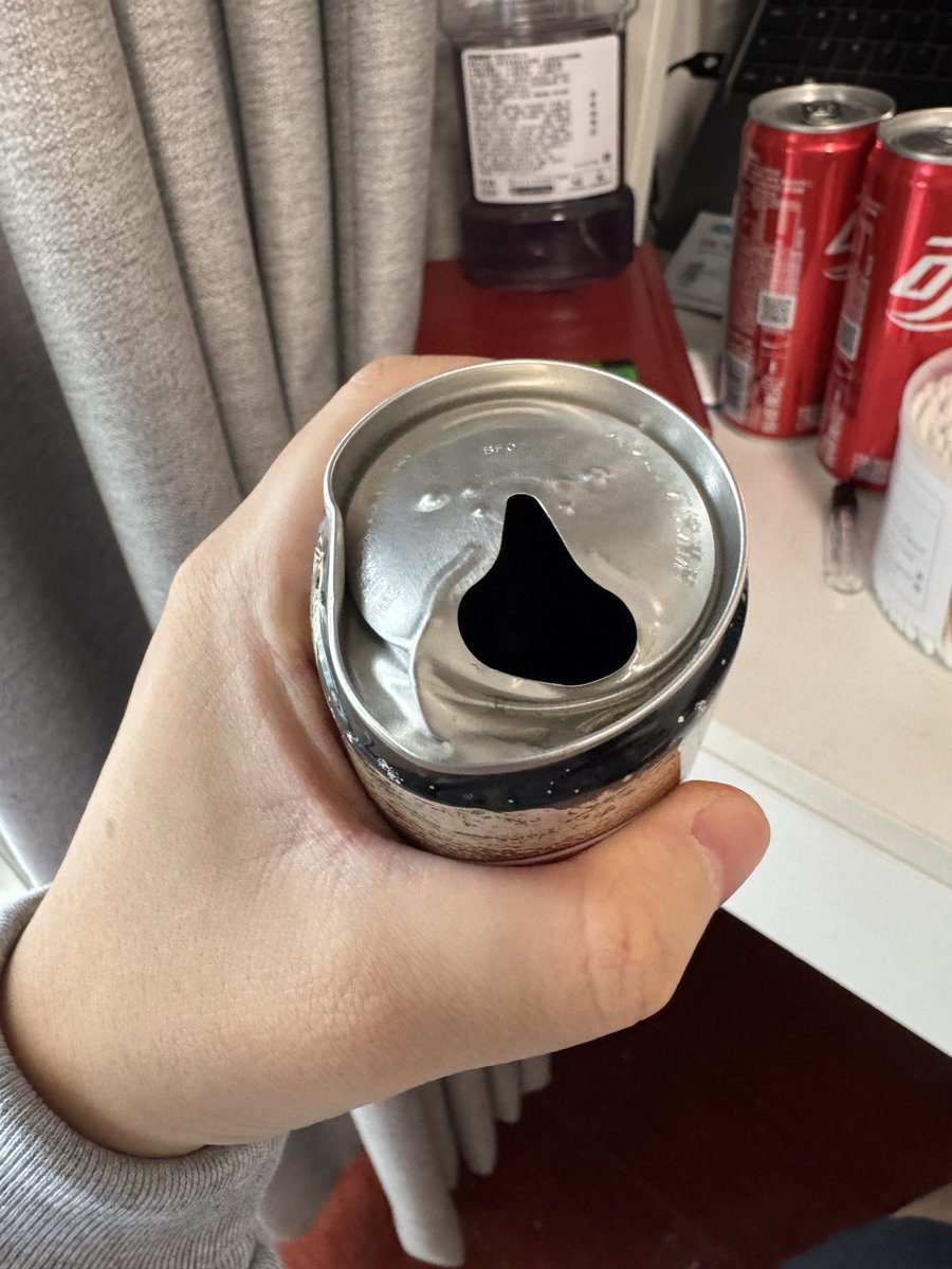 AABoxq's tweet image. 昨晚打雷的声音，恍如以为打仗了