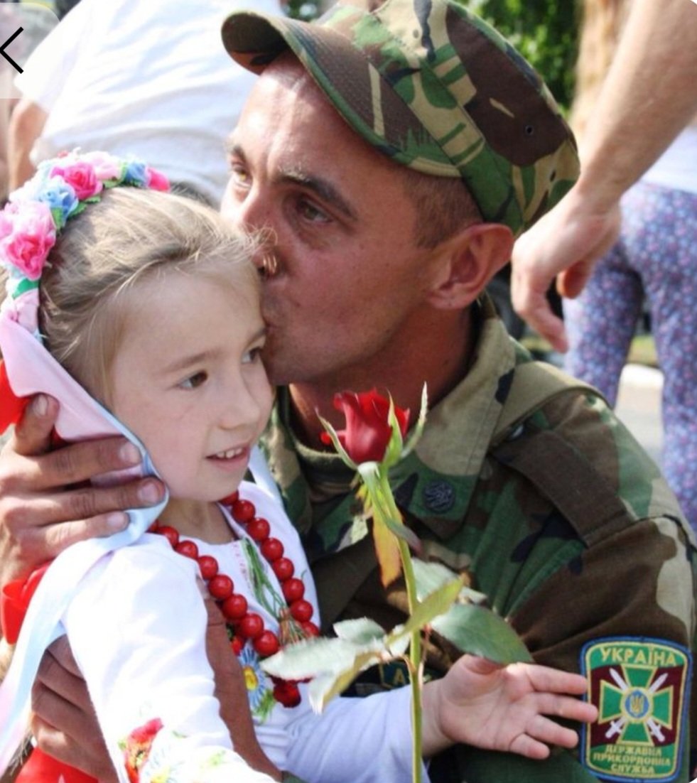 Давайте цінувати цю похмуру осінь 
Нам її так важко відвойвують на захисники...
Раночку. шановні !
І нехай вороже ніколи до вас не долітає !