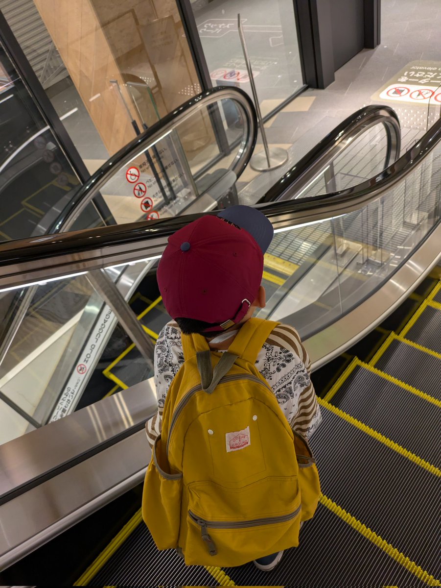 otanko_world's tweet photo. うちのこはもうネスしてくれない。
帽子とリュックだけ。
MOTHERのおみせ。
2枚目は去年だったか？ https://t.co/o0rnRjnXvX