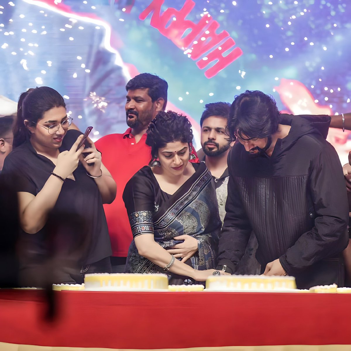 KICCHATAMMU's tweet photo. Happiest anniversary to our all time favourite couples ❤️🫶 @KicchaSudeep sir and @iampriya06 mam..

#KicchaSudeep #MarkTheMovie https://t.co/KffSYFXFTc