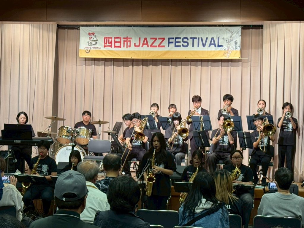 yokkaichijazz's tweet photo. 街なか会場もスタートして賑わってきました🎵
#4JAZZ #四日市JAZZ https://t.co/7zytZk8IfB