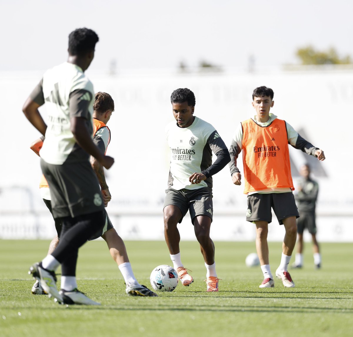 AlwaysRodrygo's tweet image. 📸 Sesi latihan kemarin. 

Otw starter besok 🤫