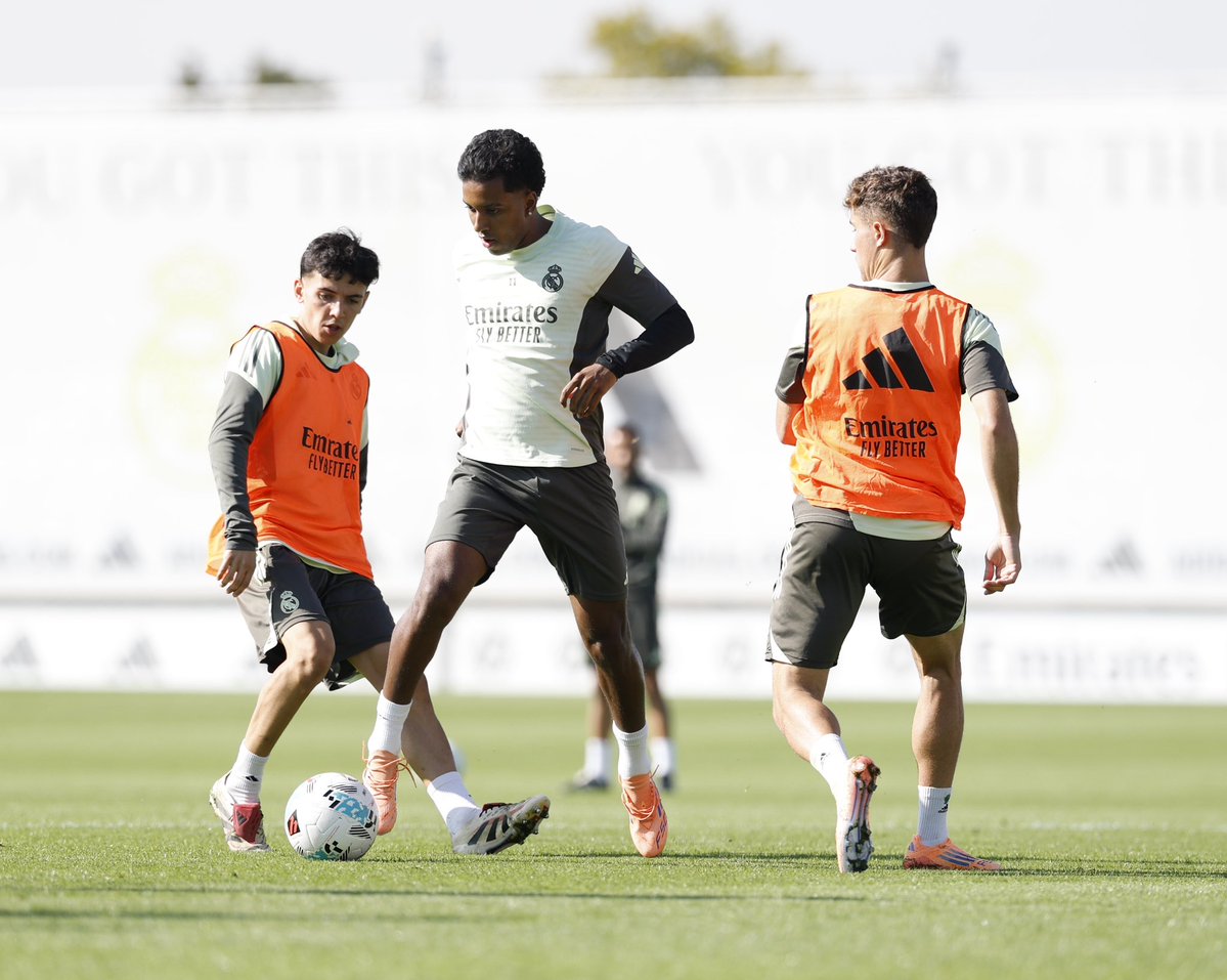 AlwaysRodrygo's tweet image. 📸 Sesi latihan kemarin. 

Otw starter besok 🤫