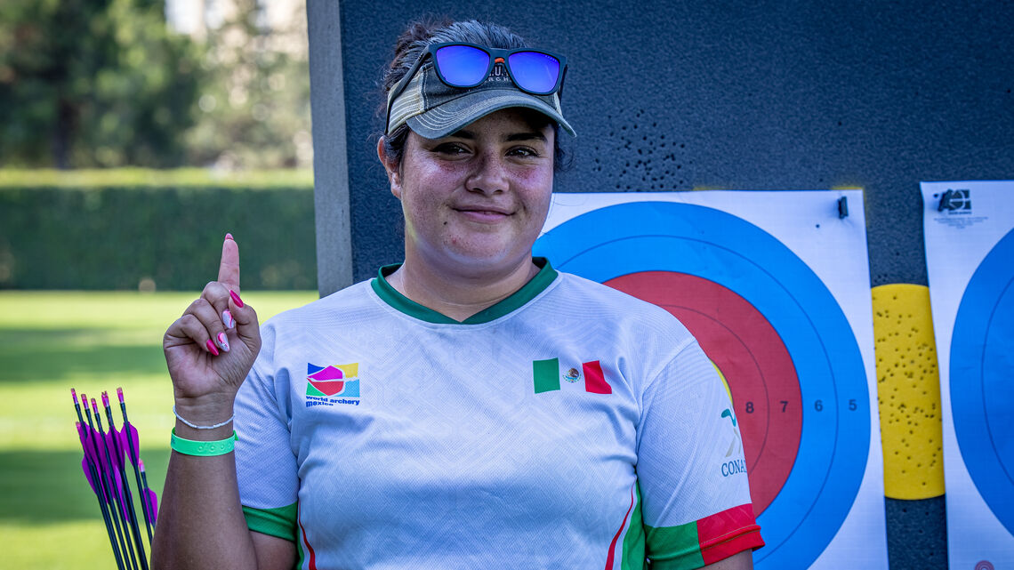 OlimpismoMex's tweet photo. 1-2 para México en la Final de Copa del Mundo de Tiro con Arco 🥇🥈🇲🇽🎯

Las mejores exponentes del arco compuesto femenil son mexicanas 🔥

Tiraron 23 flechas consecutivas en el 10 entre las dos y al final terminaron empatadas a 147 para definir todo en flecha de oro.

Finalmente, Mariana Bernal🇲🇽se quedó con la medalla de oro y Andrea Becerra🇲🇽 con la plata.