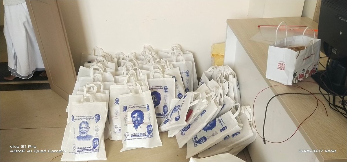 நமது மாவட்ட தலைவர் திரு. <a href="/jrameshkumarbjp/">J.Ramesh Kumar</a> அவர்கள் வழங்கும் தீபாவளி பரிசு பெட்டகங்கள் தயார் நிலையில். 
<a href="/BJP4TamilNadu/">BJP Tamilnadu</a>
<a href="/NainarBJP/">Nainar Nagenthran</a>