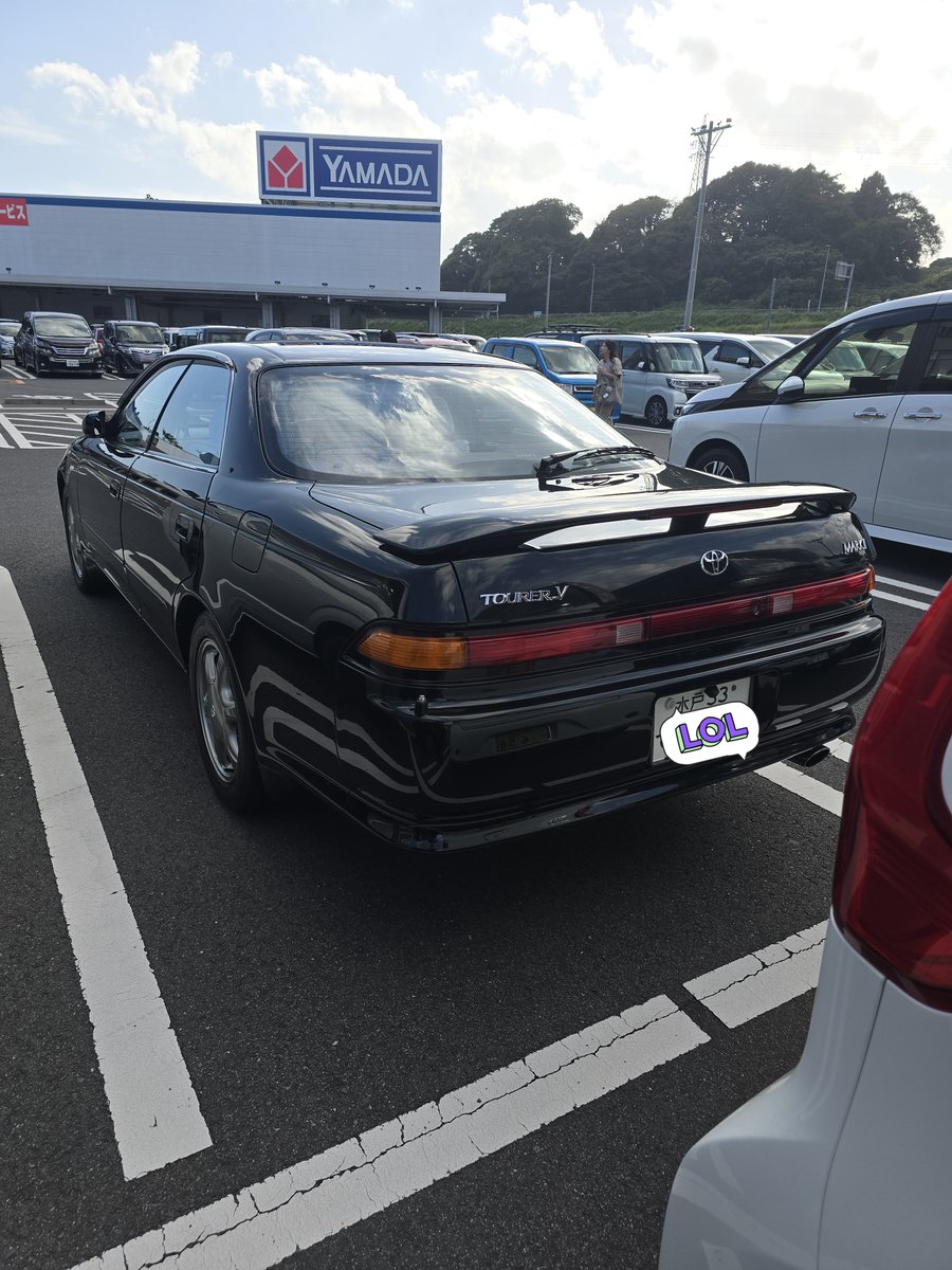 えっっっっぐい極上の90マークII見つけたホイール、タイヤ、ボディ、内装全てが極上すぎるえぐい艶。モールも綺麗だし。水垢1つない。しかも寒冷地仕様。流石に見たことない。新車かと思った