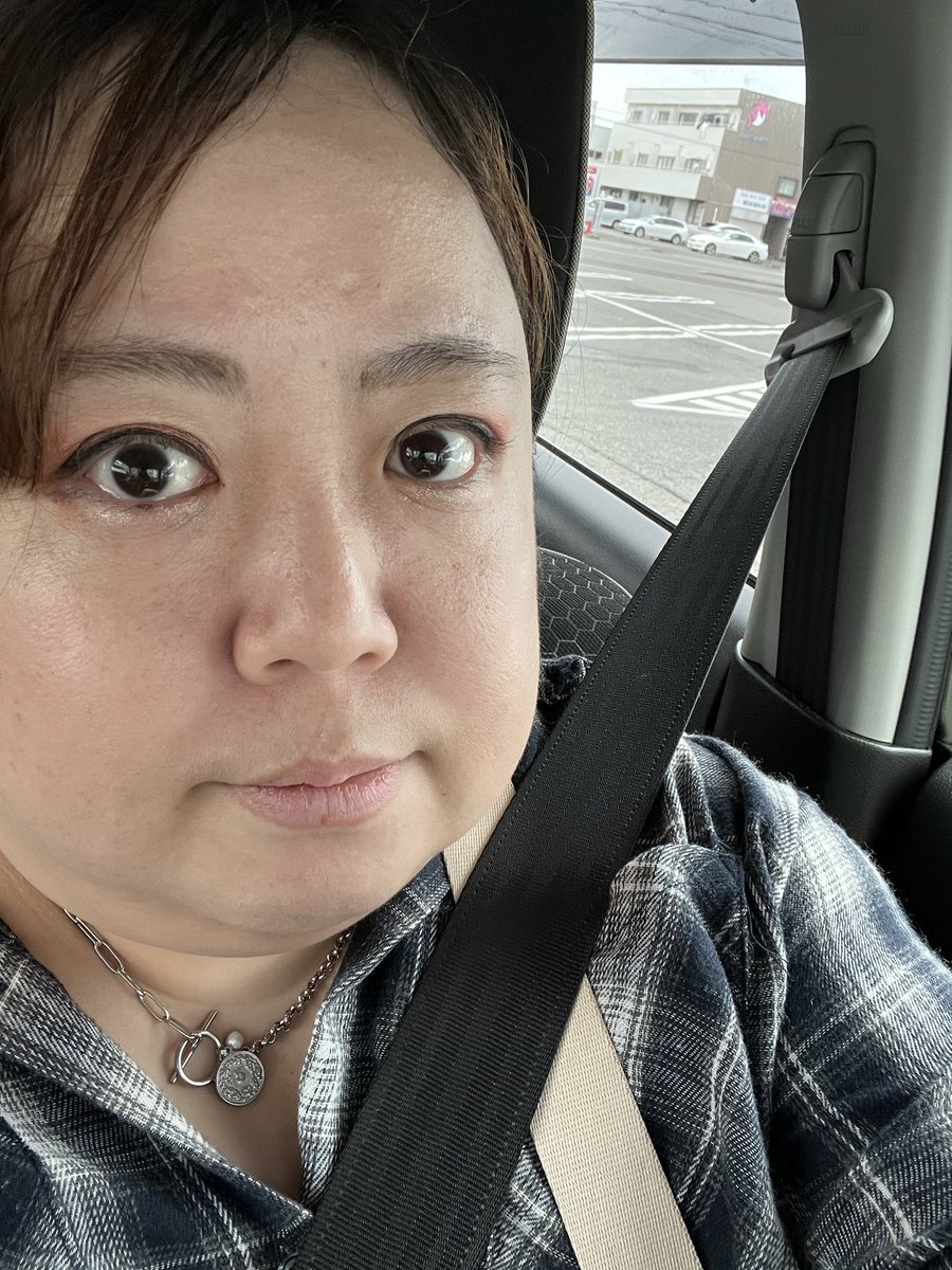 ハンドメイドマルシェIn静岡行ってきた！
可愛いピアスや、その場でサイズ調整してくれた、今着けてるネックレス、古着などなど
大量に買い物してきました😆
楽しかった！！