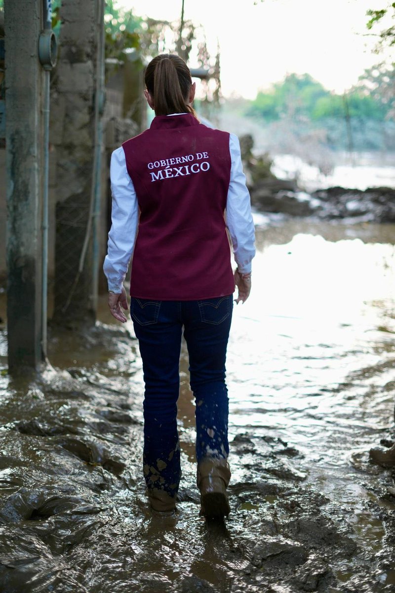 Con la presidenta <a href="/Claudiashein/">Claudia Sheinbaum Pardo</a>, supervisamos las zonas afectadas por las inundaciones en #Álamo y #Tempoal, #Veracruz, para continuar coordinando acciones de atención y apoyo a las familias.

#HumanismoMexicano
#PrimeroLosPobres