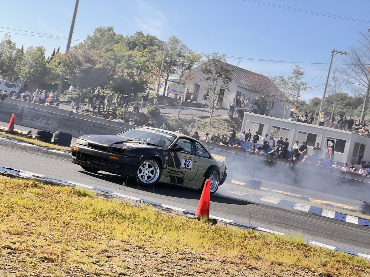 blue_carlife's tweet photo. 2023年は念願の現地観戦!!
2024年はオファー頂きまして公式カメラマン
そして今年も…カメラマンをさせて頂きます😆

ぜひ皆さん観戦しに来てくださーい！
メッチャ面白いですよー！
明日はどうぞよろしくお願い致します📸

#関西オールスター
#名阪スポーツランド
#ドリフトカメラマン
#ExpressGarage https://t.co/ZhhRkXCA5H