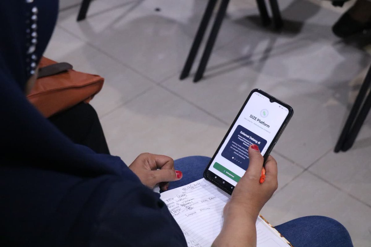 FAOIndonesia's tweet image. To mark #WorldRabiesDay2025, @FAO @kemenkopmk @kementan took action for stronger rabies control💪

📲 Activated #SIZE in East Nusa Tenggara for real-time surveillance &amp;amp; faster response
👩‍⚕️👨‍⚕️trained 100+ health officers to boost #OneHealth collab. 

#RabiesFree2030

@Pandemic_Fund