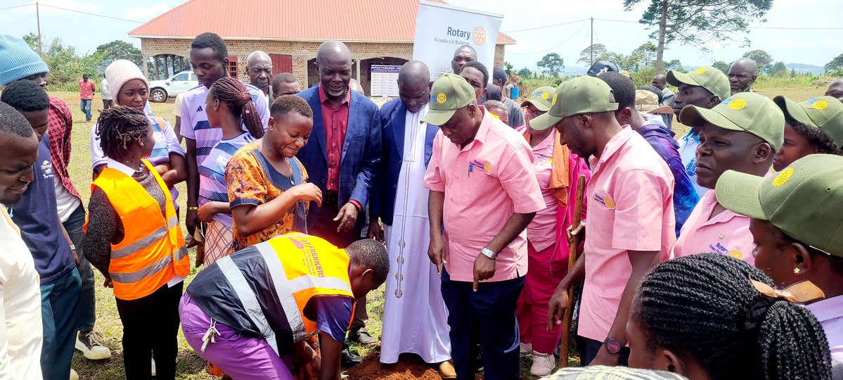 kankwatise John Brian (@kankwatisejb) on Twitter photo x.com/buganda_royal/…
Yap true, as a servant of God,I accepted the donkey work when serving this nation's,thanks to chairman Flavia #Trailtrekkers whom I was following to see the greatness of this project.Thanks to <a href="/rotary_Bulange/">lotale kiraabu y'eBulange</a> and <a href="/RoofingsGroupUG/">Roofings Group Uganda</a> who made this come to life x.com/buganda_royal/…
Yap true, as a servant of God,I accepted the donkey work when serving this nation's,thanks to chairman Flavia #Trailtrekkers whom I was following to see the greatness of this project.Thanks to <a href="/rotary_Bulange/">lotale kiraabu y'eBulange</a> and <a href="/RoofingsGroupUG/">Roofings Group Uganda</a> who made this come to life