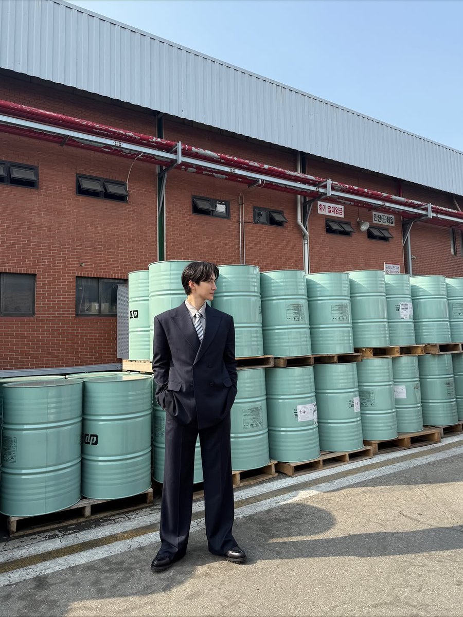 251018 post_leejunho 인☆

태풍상사 절대 지켜!
아스팔트 사나이 강태풍의 운명은?
오늘 밤 9시10분 <태풍상사>에서🌀

#이준호 #LEEJUNHO
#강태풍 #태풍상사
#O3collective #O3CLTV 
#TyphoonFamily
#tvN토일드라마 #9시10분
#Netflix #TVING