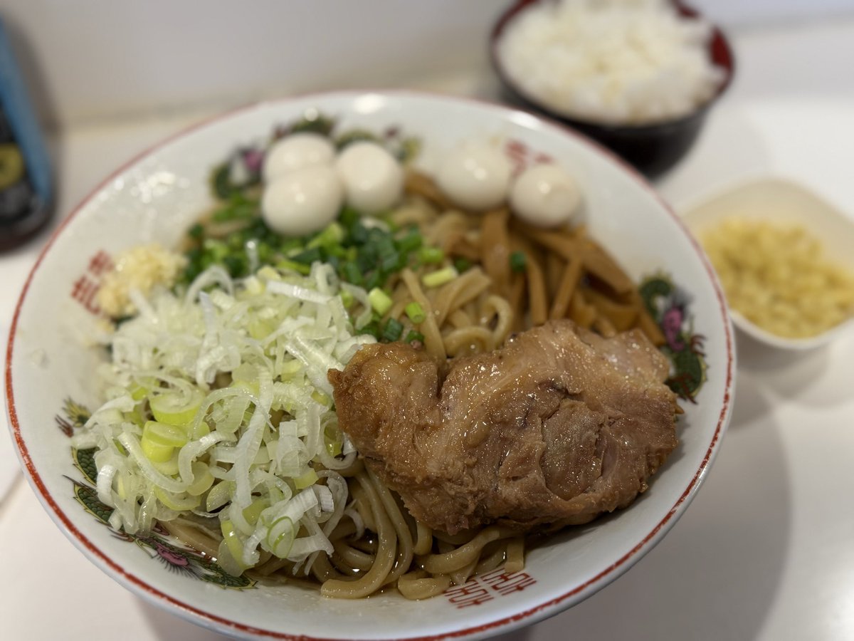 限定『鶏脂そば』＋うずら＋しょうが＋ライス

朝。
旨い。
熱い！
はひはひ。
ドボンで〆。
豚は一枚にしてもらいました。
ご馳走様でした！