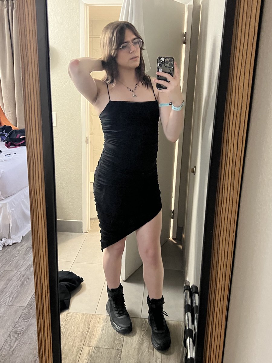 Ellie 🏳️⚧️ tweet media