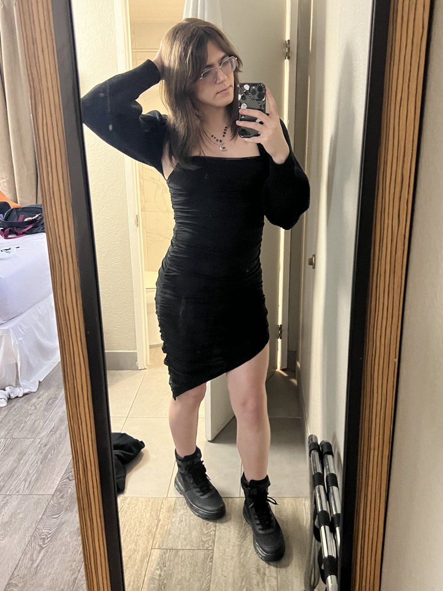 Ellie 🏳️⚧️ tweet media